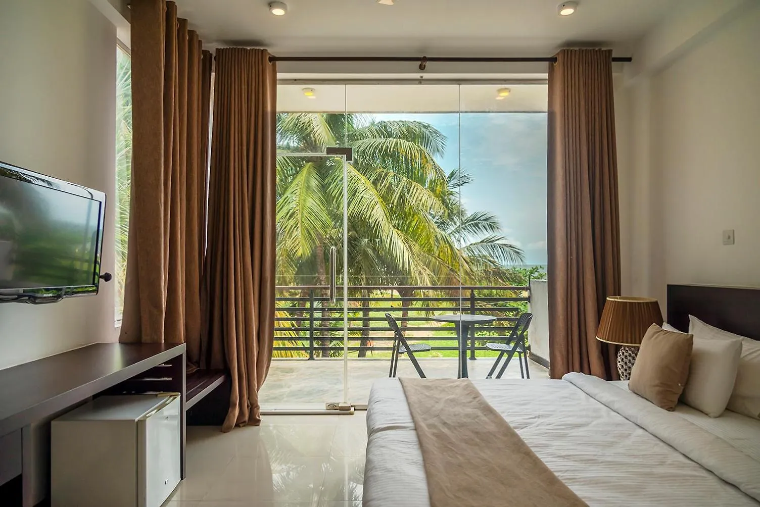Beverly Beach Negombo Hotel